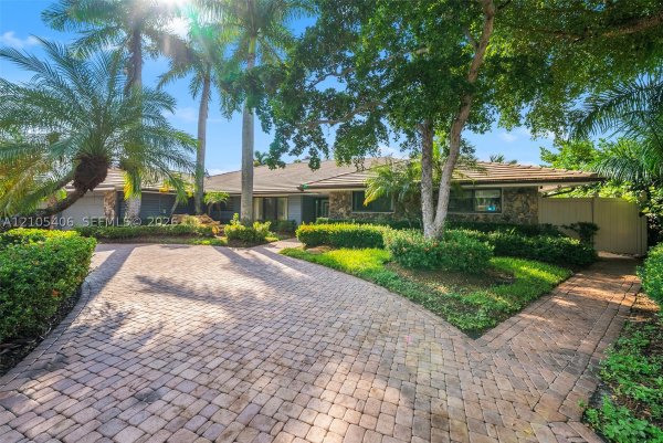 407 Sunset Dr Hallandale Beach, FL 33009