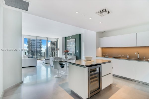 88 SW 7th St #2505 Miami, FL 33130