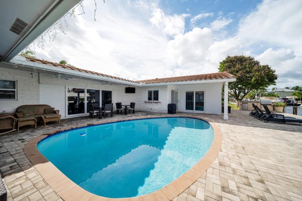 2401 SE 8th Pompano Beach, FL 33062