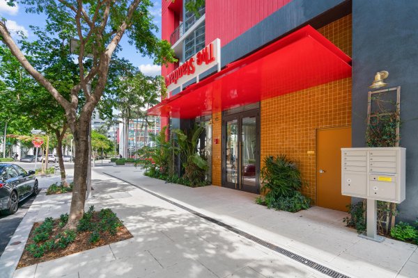 90 NE 32nd #306 Miami, FL 33127