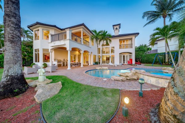 17593 Middle Lk Boca Raton, FL 33496