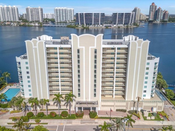 18100 N Bay Rd #707 Sunny Isles Beach, FL 33160