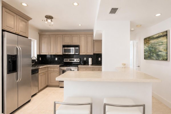 100 Lincoln Rd #PH14 Miami Beach, FL 33139