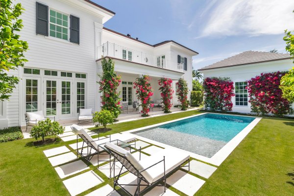 205 Gray West Palm Beach, FL 33405
