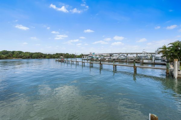 107 Lighthouse Dr Jupiter Inlet Colony, FL 33469