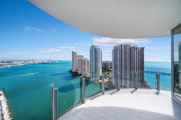 300 Biscayne Blvd Way #2501 Miami, FL 33131 300 Biscayne Blvd Way #2501 Miami, FL 33131