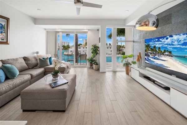 33 N Shore Dr #33 Miami Beach, FL 33141