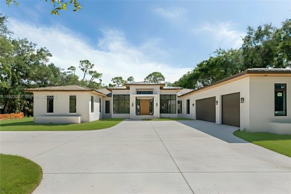 6840 SW 92nd St Pinecrest, FL 33156