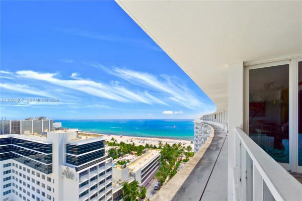 100 Lincoln Rd #PH8 Miami Beach, FL 33139