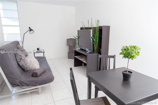 100 Lincoln Rd #1216 Miami Beach, FL 33139