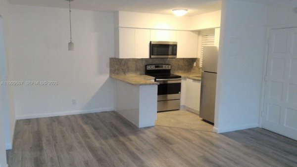 1755 NE 116th Rd #15 North Miami, FL 33181