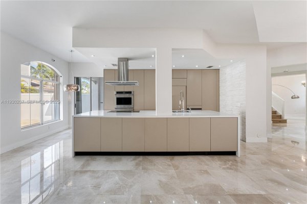 21156 NE 33rd Ave Aventura, FL 33180