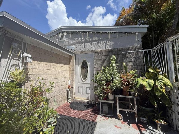 1535 NE 171st St North Miami Beach, FL 33162