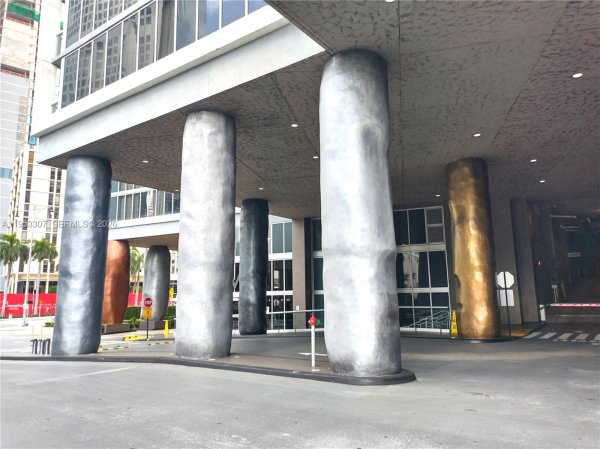 465 Brickell Ave #4402 Miami, FL 33131