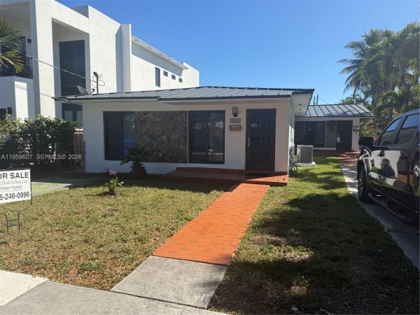 3050 SW 26th St Miami, FL 33133