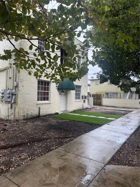 329 NW 11th Ave Miami, FL 33128