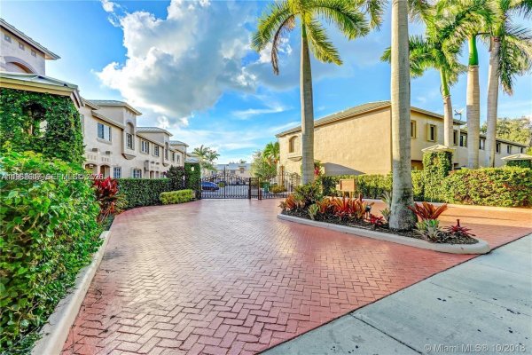 15800 SW 92nd Ave #11B Palmetto Bay, FL 33157