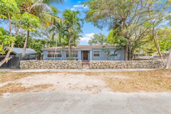 2301 Tequesta Ln Coconut Grove, FL 33133