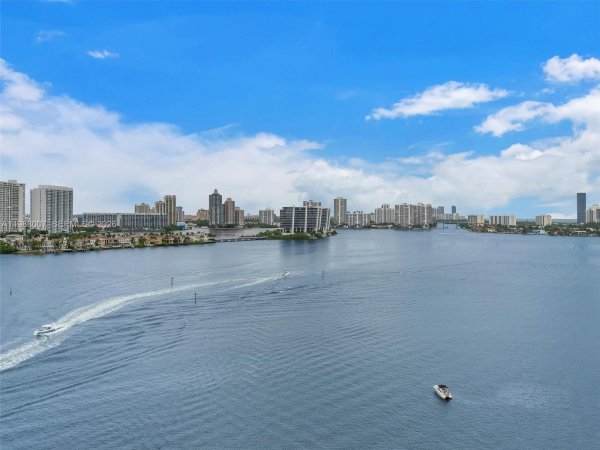 301 174th St #1818 Sunny Isles Beach, FL 33160