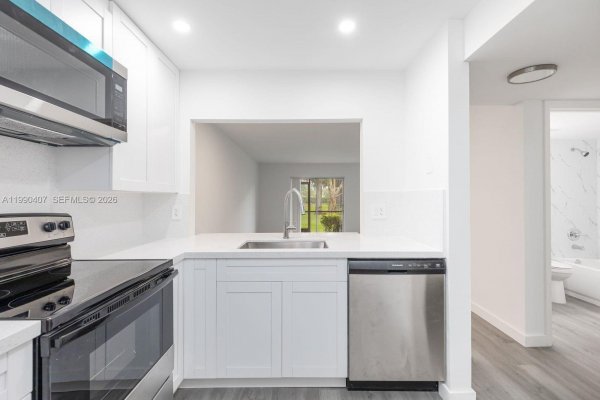 10330 NW 8th St #104 Pembroke Pines, FL 33026