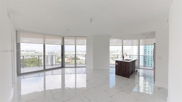 488 NE 18th St #2401 Miami, FL 33132
