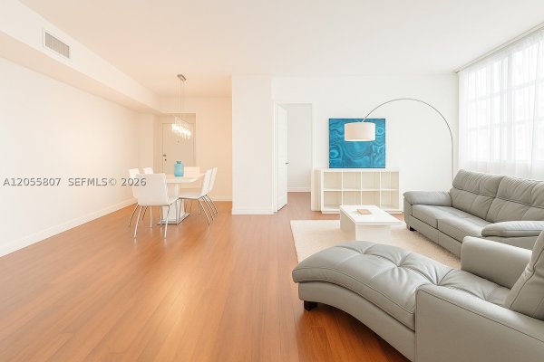 905 Brickell Bay Dr #1022 Miami, FL 33131