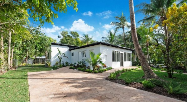 6411 SW 63rd Ct South Miami, FL 33143