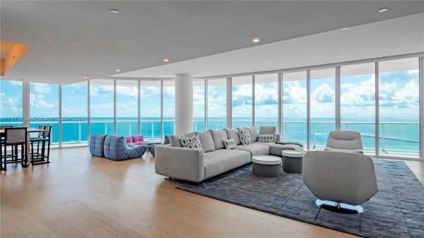 100 S Pointe Dr #1906/07 Miami Beach, FL 33139 100 S Pointe Dr #1906/07 Miami Beach, FL 33139