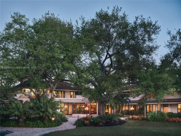 700 Arvida Pkwy Coral Gables, FL 33156 700 Arvida Pkwy Coral Gables, FL 33156