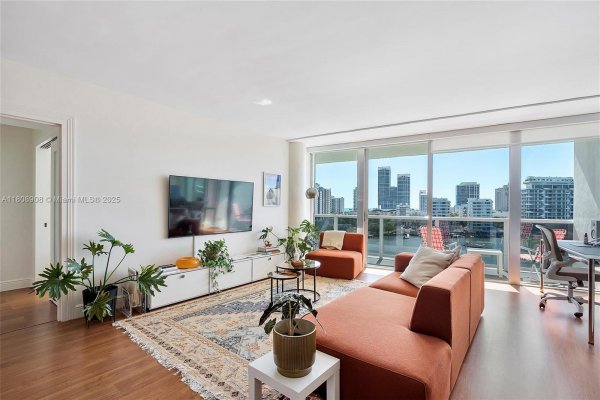 900 Bay Dr #716+Dock Slip available Miami Beach, FL 33141