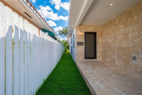 2625 SW 32nd Ct Miami, FL 33133