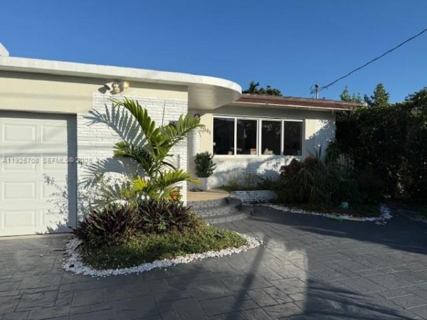 9541 Carlyle Ave #9541 Surfside, FL 33154