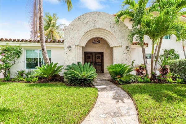 12515 Palm Rd North Miami, FL 33181