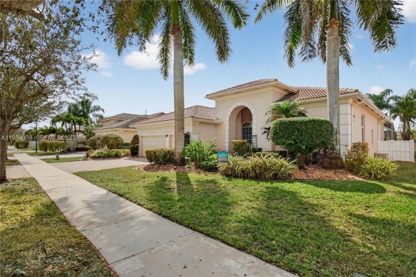 6353 SW 191st Ave Pembroke Pines, FL 33332