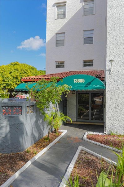 13685 NE 10th Ave #210 North Miami, FL 33161