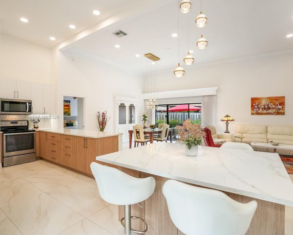 413 Leslie Dr Hallandale Beach, FL 33009