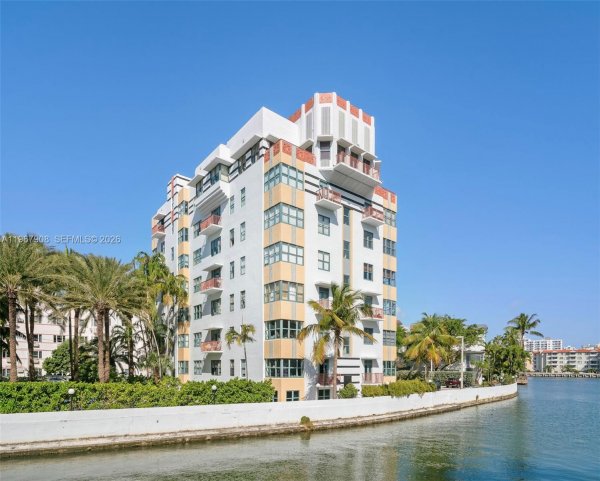 2421 Lake Pancoast Dr #2C Miami Beach, FL 33140