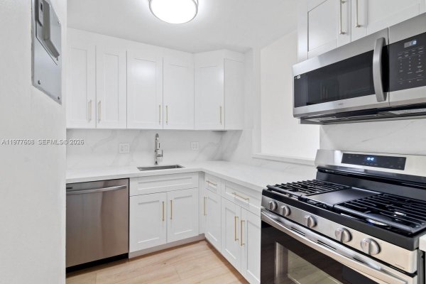 6902 N Kendall Dr #E403 Pinecrest, FL 33156