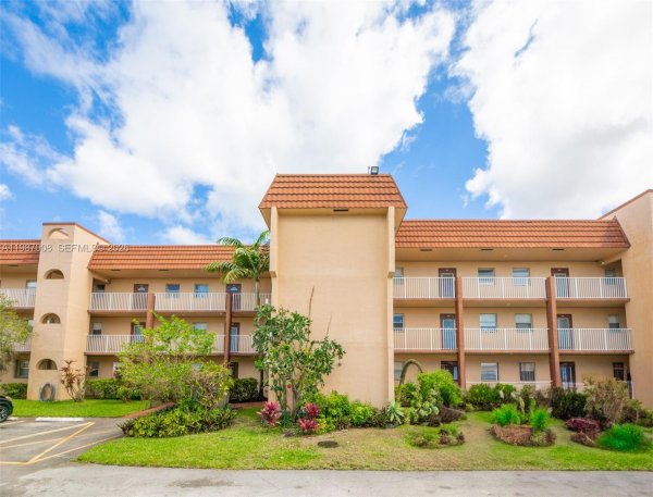 8951 Sunrise Lks Blvd #105 Sunrise, FL 33322