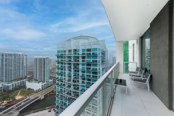 55 SE 6th St #4200 Miami, FL 33131