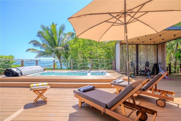 11450 N Bayshore Dr North Miami, FL 33181