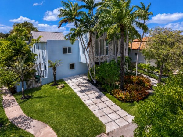 690 Warren Ln Key Biscayne, FL 33149