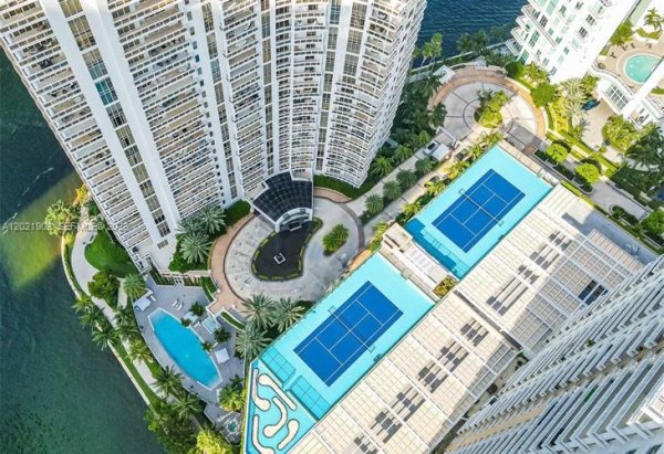 901 Brickell Key Blvd #3307 Miami, FL 33131