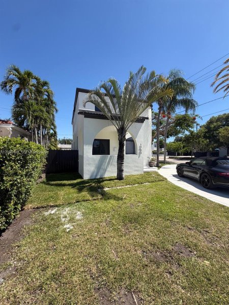 1703 SW 16th Miami, FL 33145