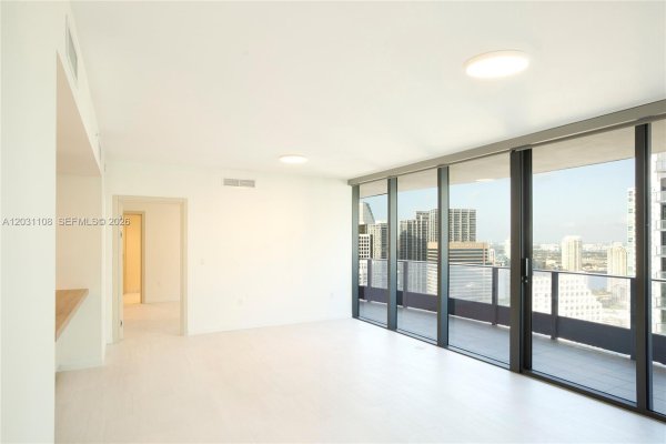 1000 Brickell Plz #4609 Miami, FL 33131