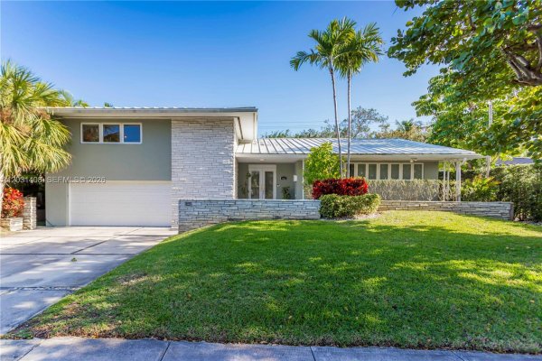 301 E Shore Dr E #301 Miami, FL 33133