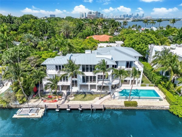 3835 Carole Ct Miami, FL 33133