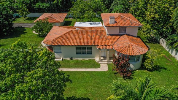 8775 SW 53rd Ct #REAR Miami, FL 33143