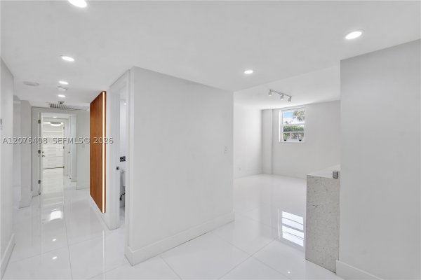 90 Edgewater Dr #104 Coral Gables, FL 33133