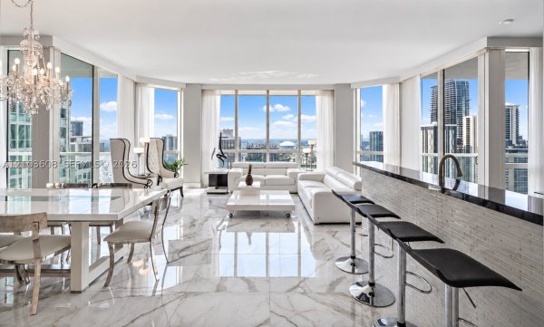 244 Biscayne Blvd #4308 Miami, FL 33132